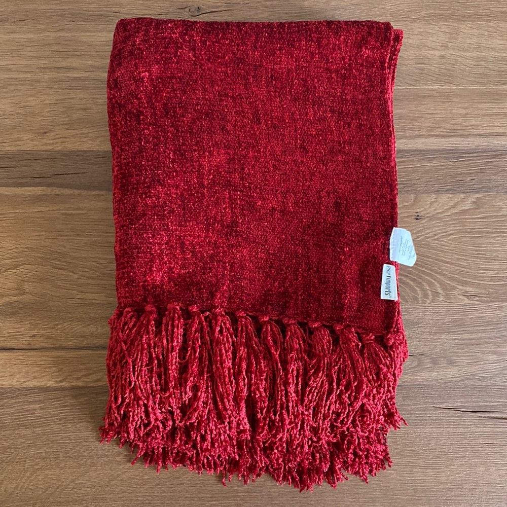 Pier 1 Red Chenille Blanket ASO The Vampire Diaries TVD Elena Gilbert Bedroom